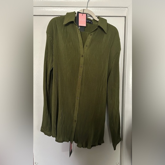 Tall Olive Plisse High Waisted Wide Leg Pants and Shirt - Picture 3 of 4